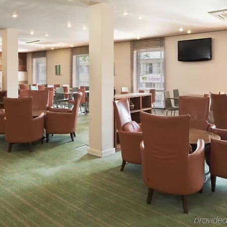 Holiday Inn Express Stevenage By Ihg 
