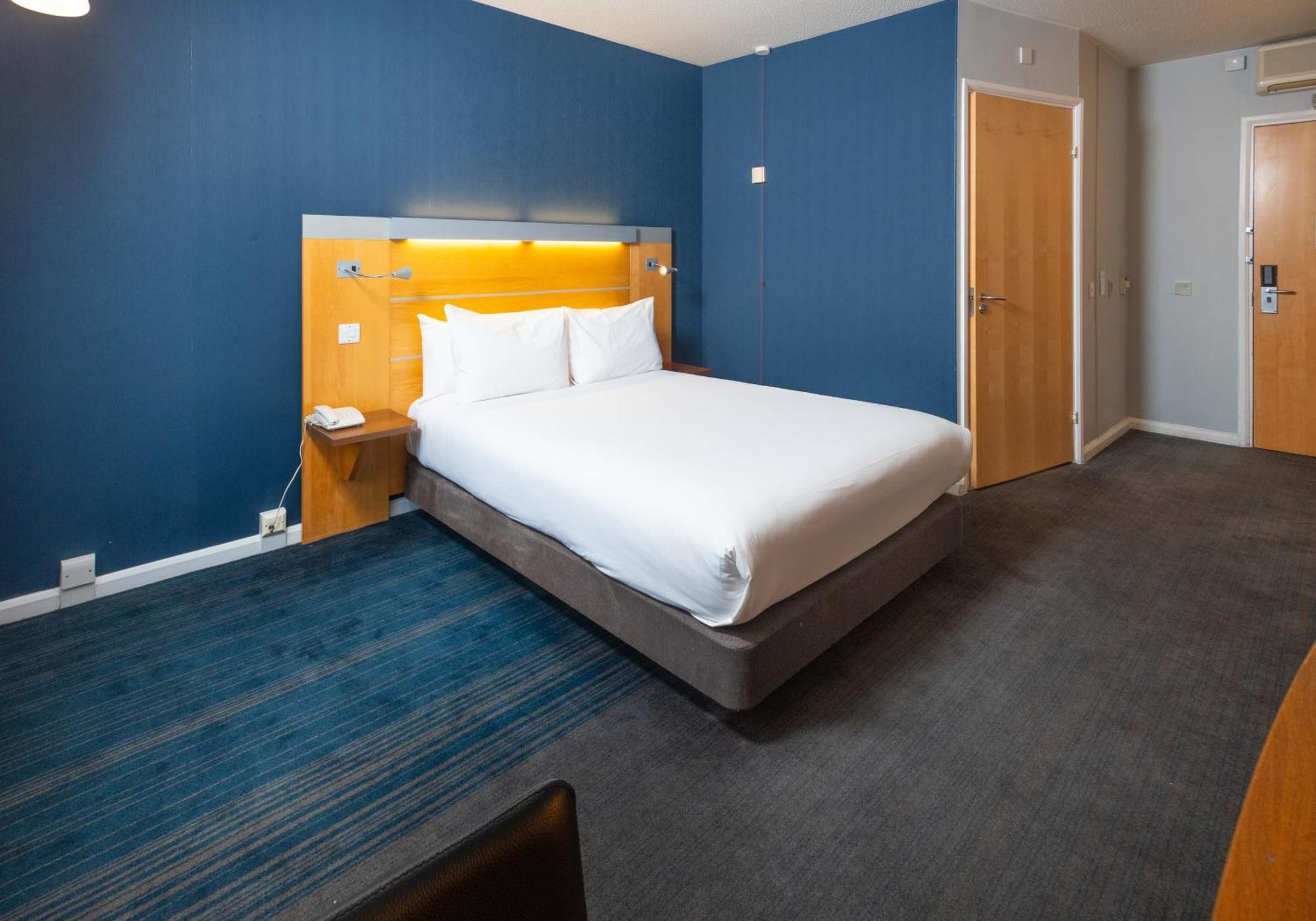 Express By Ihg Hotel 3*